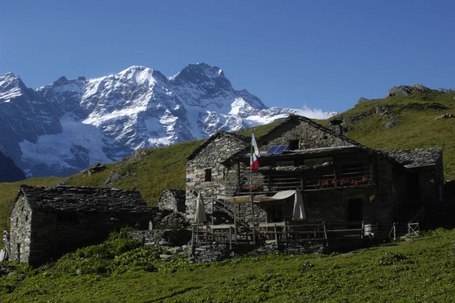 Le lac et le refuge de l’Alpe Campo