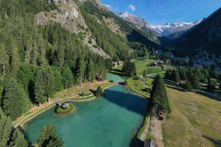 Lac Gover avec vue sur le Mont Rose