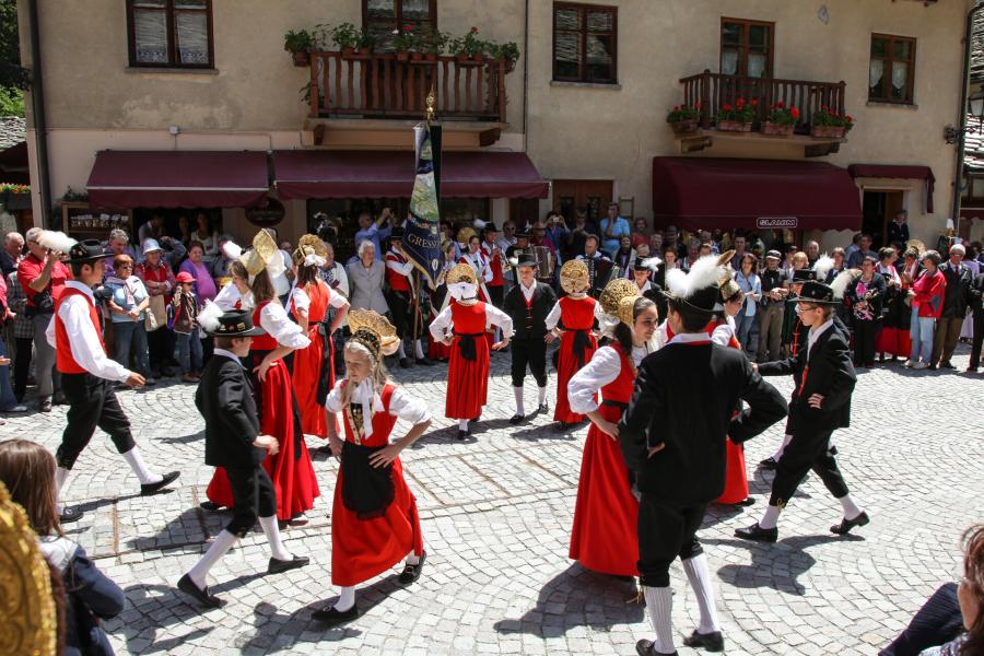 Exhibition of the folk group "Greschòney Trachtengruppe"