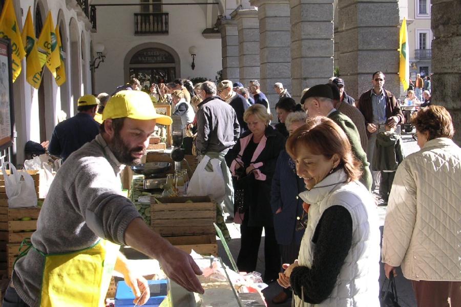 Le Marché "Lo Tsaven" à la Foire d'été