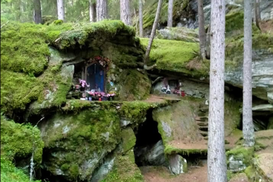 Pracharbon and Sasch Fendus: magic, myths and legends