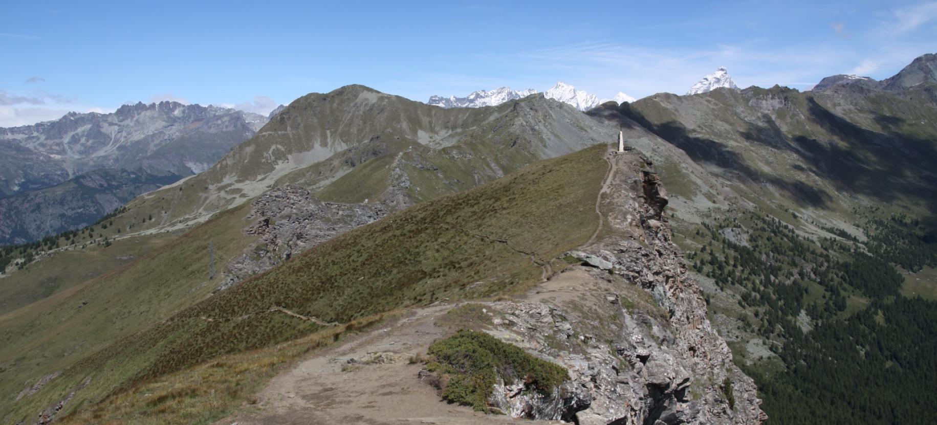 Vista a nord dopo l’aggiramento della prima anticima