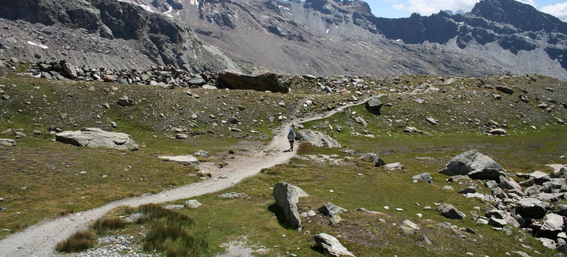 Attraversamento della piccola conca prima dell’ultimo tratto di salita.
