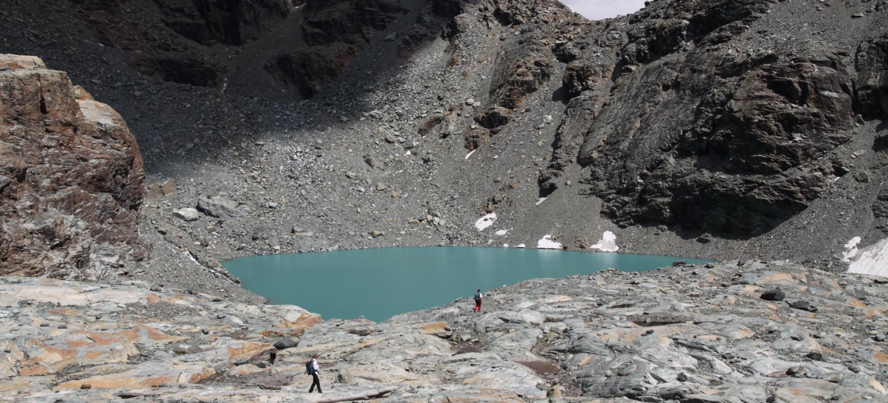 Discesa su placche di roccia al Gran Lago di Tzère.
