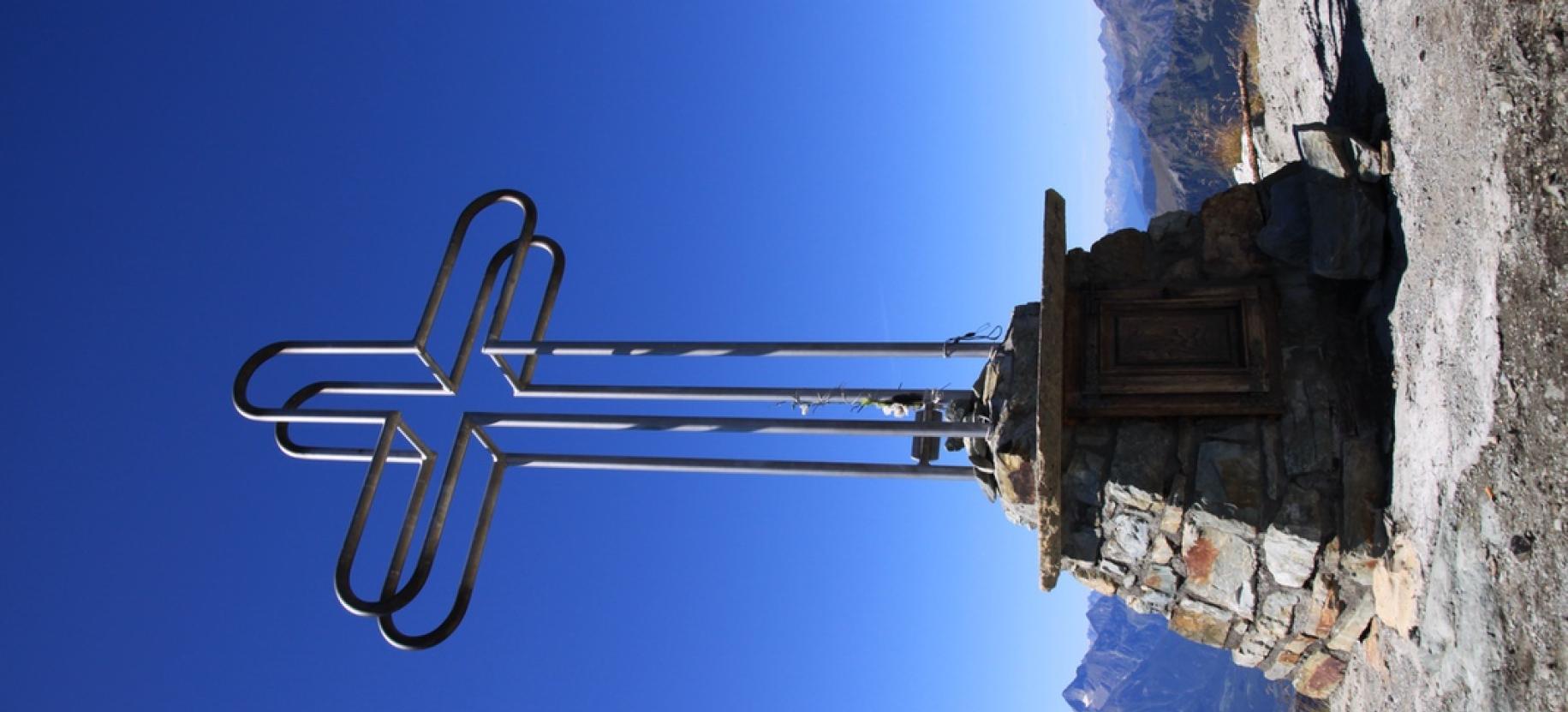La croce di vetta del Tantanè.