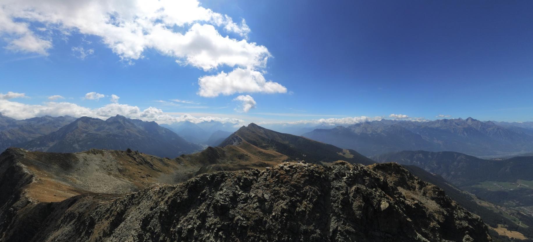 Panoramica aerea della vetta del Tantanè da nord con lo Zerbion in secondo piano.