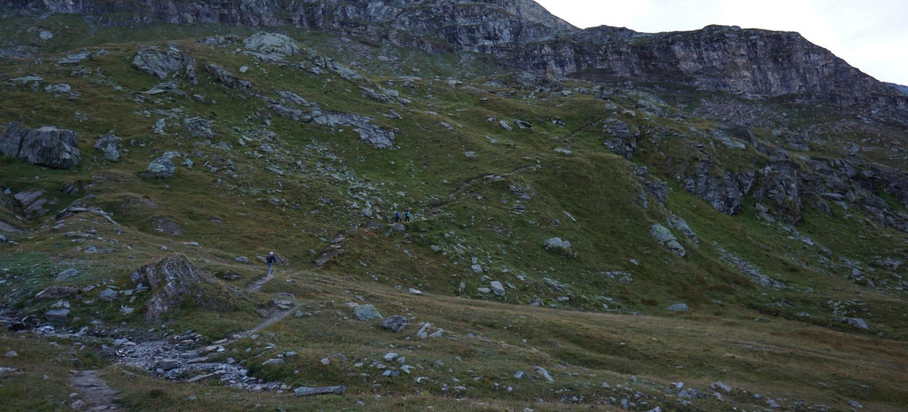 Il lungo traverso in direzione dei laghi.