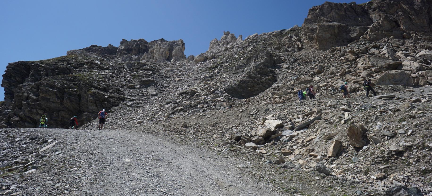Le ultime rampe di salita su strada.