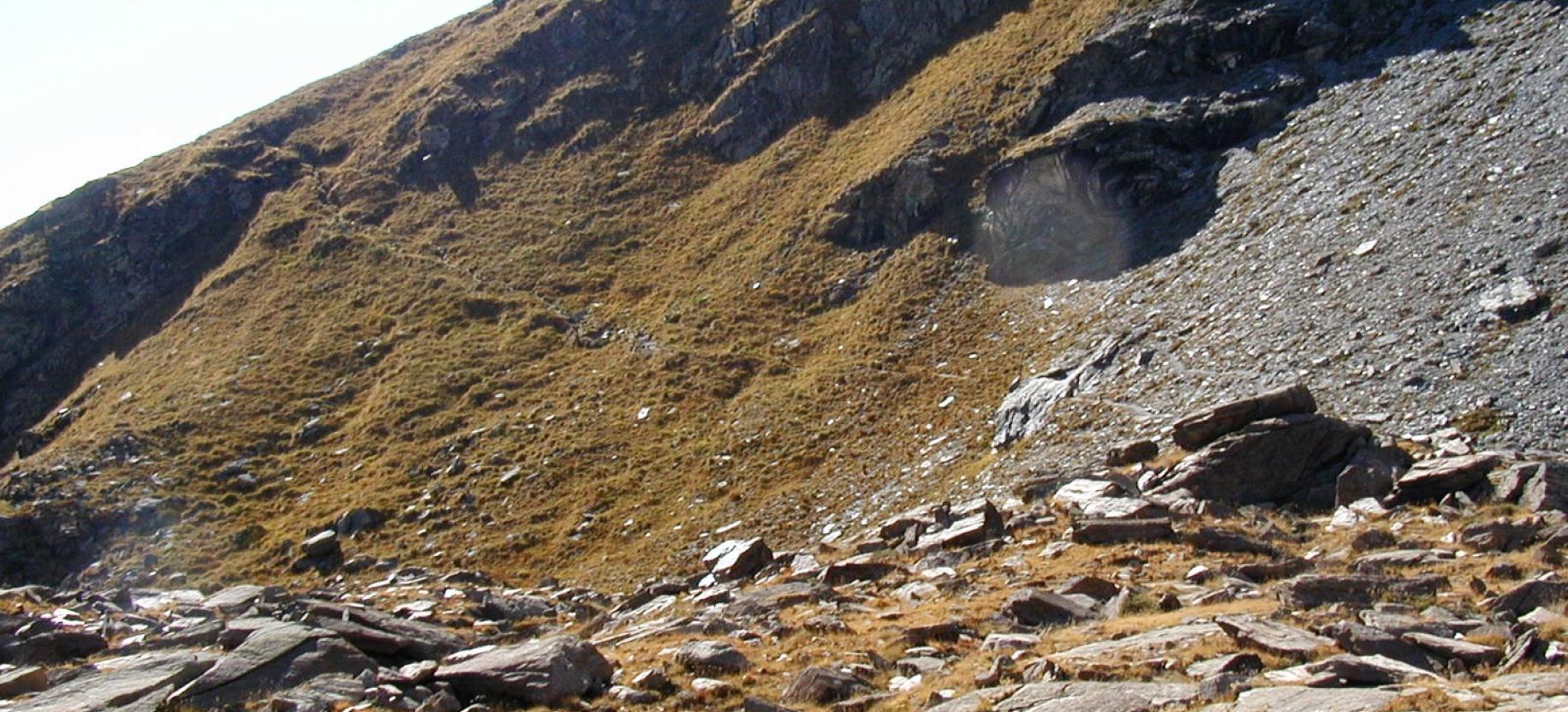 Il sentiero di ritorno visto dal pianoro dei laghi.