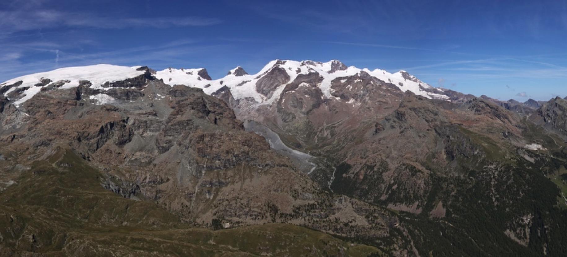 Panoramica dalla cima del M. Croce su Cervino, Rosa e conca di Ayas.