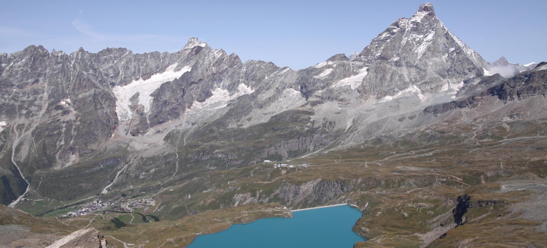Panorama a nord: Grandes Murailles, Dent d’Hérens, Cervino, Lago di Goillet e Cervinia.