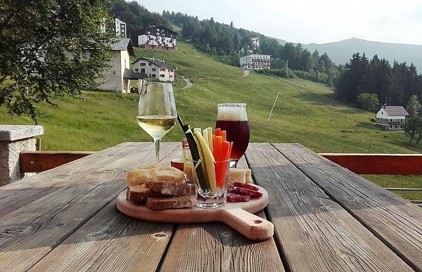 L’ora dell’aperitivo a Mera