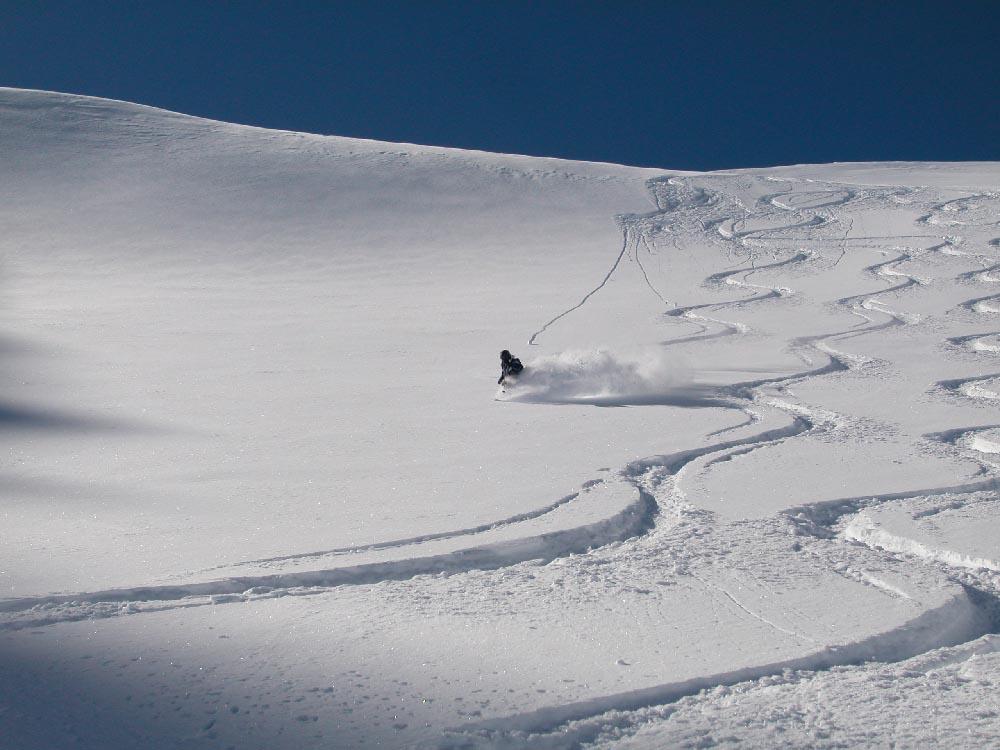 FREERIDING WITH THE AYAS GUIDES: PERRIN LAKE 2,876m