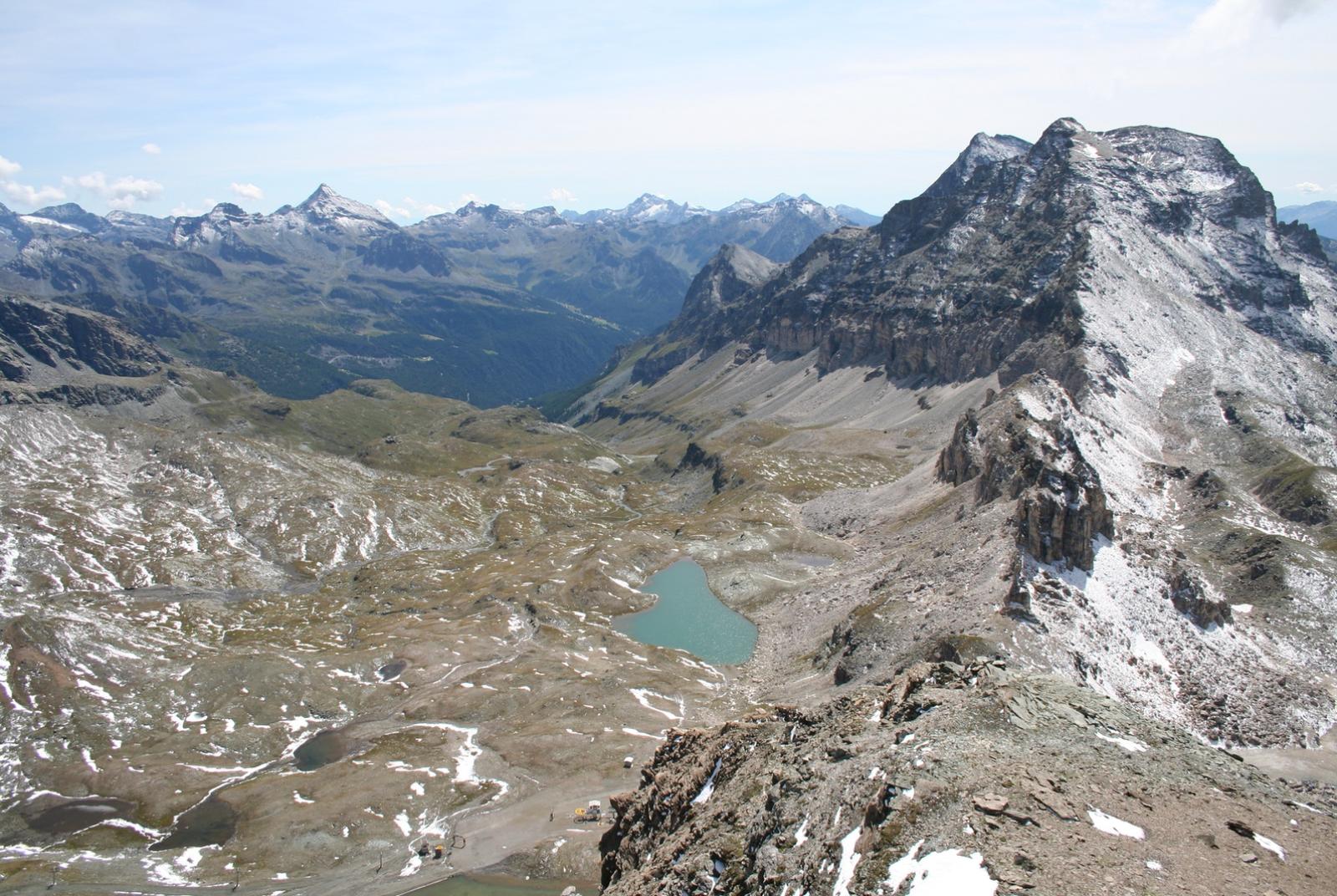 Panorama verso la testata del Vallone delle Cime Bianche con il Lac Pers.